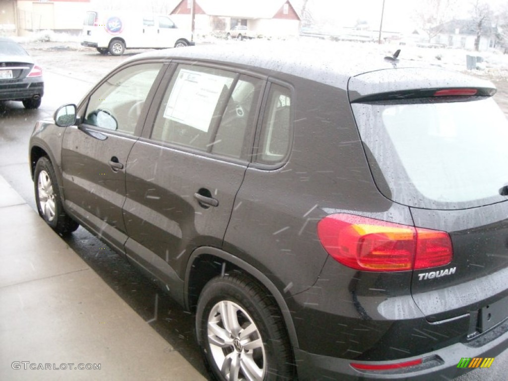 2012 Tiguan S 4Motion - Deep Black Metallic / Black photo #13