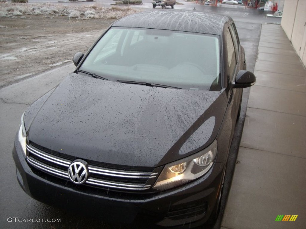 2012 Tiguan S 4Motion - Deep Black Metallic / Black photo #16