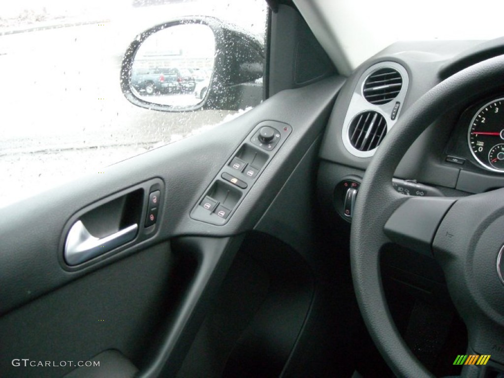2012 Tiguan S 4Motion - Deep Black Metallic / Black photo #20
