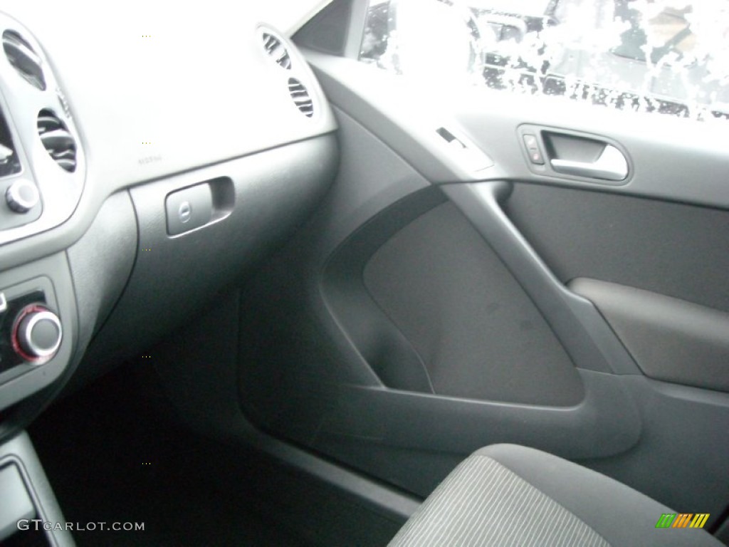 2012 Tiguan S 4Motion - Deep Black Metallic / Black photo #31