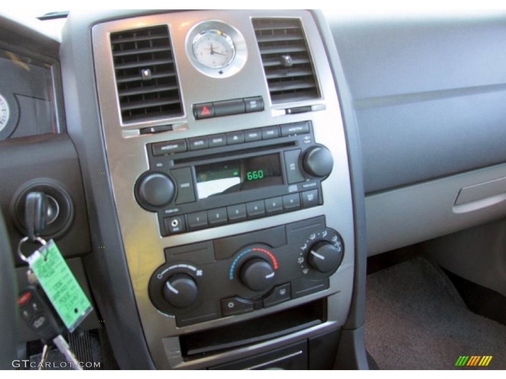2006 Chrysler 300 Touring AWD Controls Photos