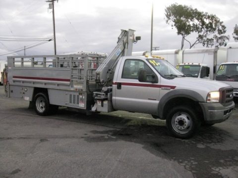 2005 Ford F550 Super Duty XL Regular Cab Utility Truck Data, Info and Specs