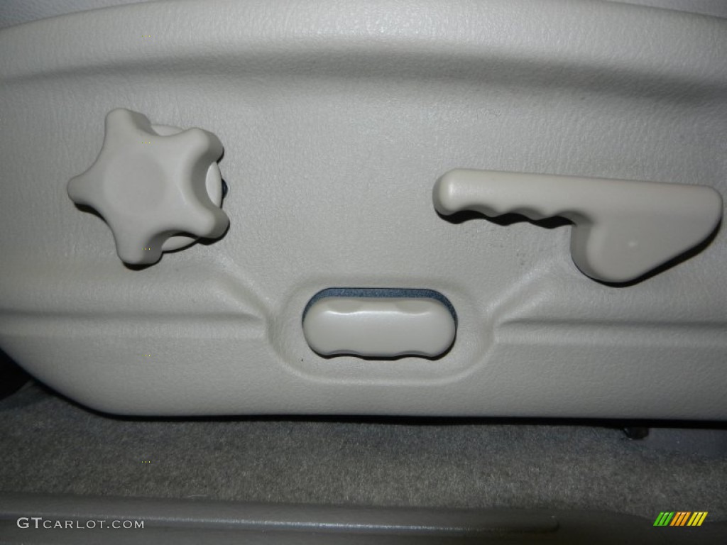 2003 Ford Explorer XLT 4x4 Controls Photo #74919255