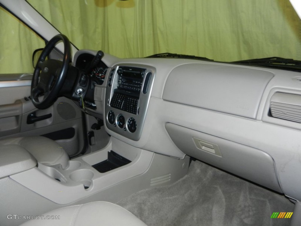 2003 Ford Explorer XLT 4x4 Graphite Grey Dashboard Photo #74919370