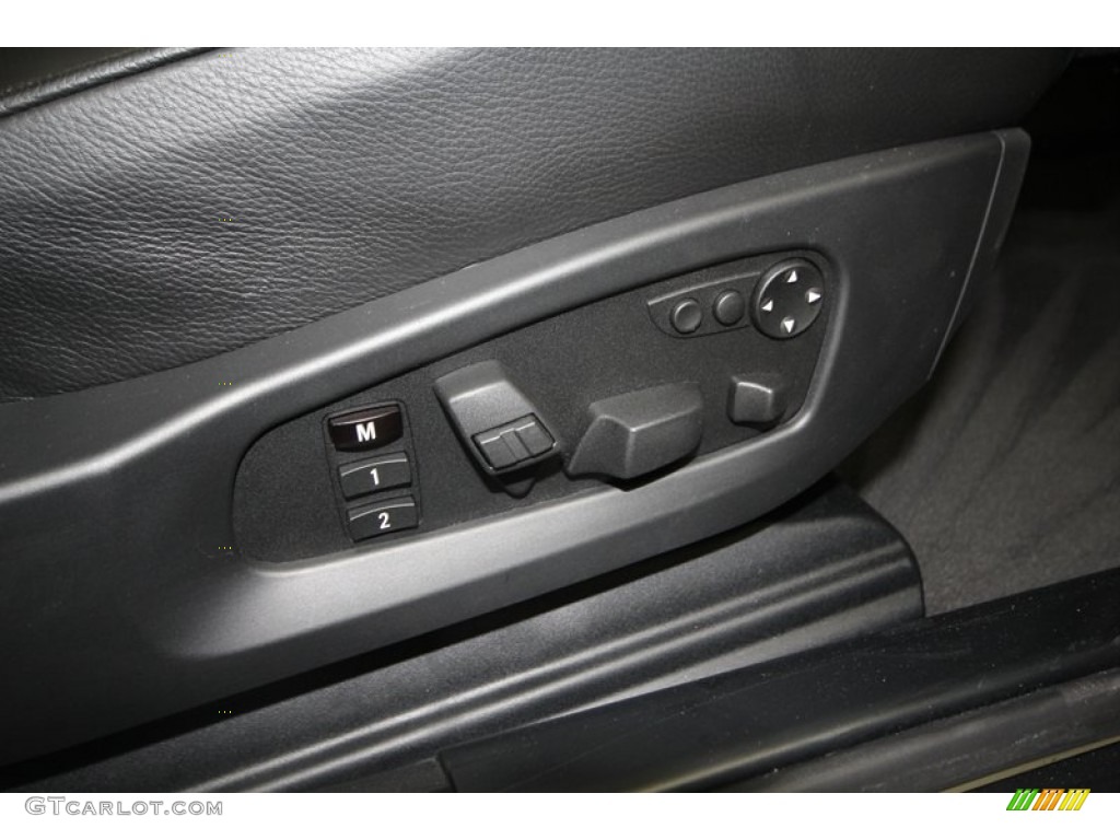 2010 BMW M5 Standard M5 Model Controls Photos