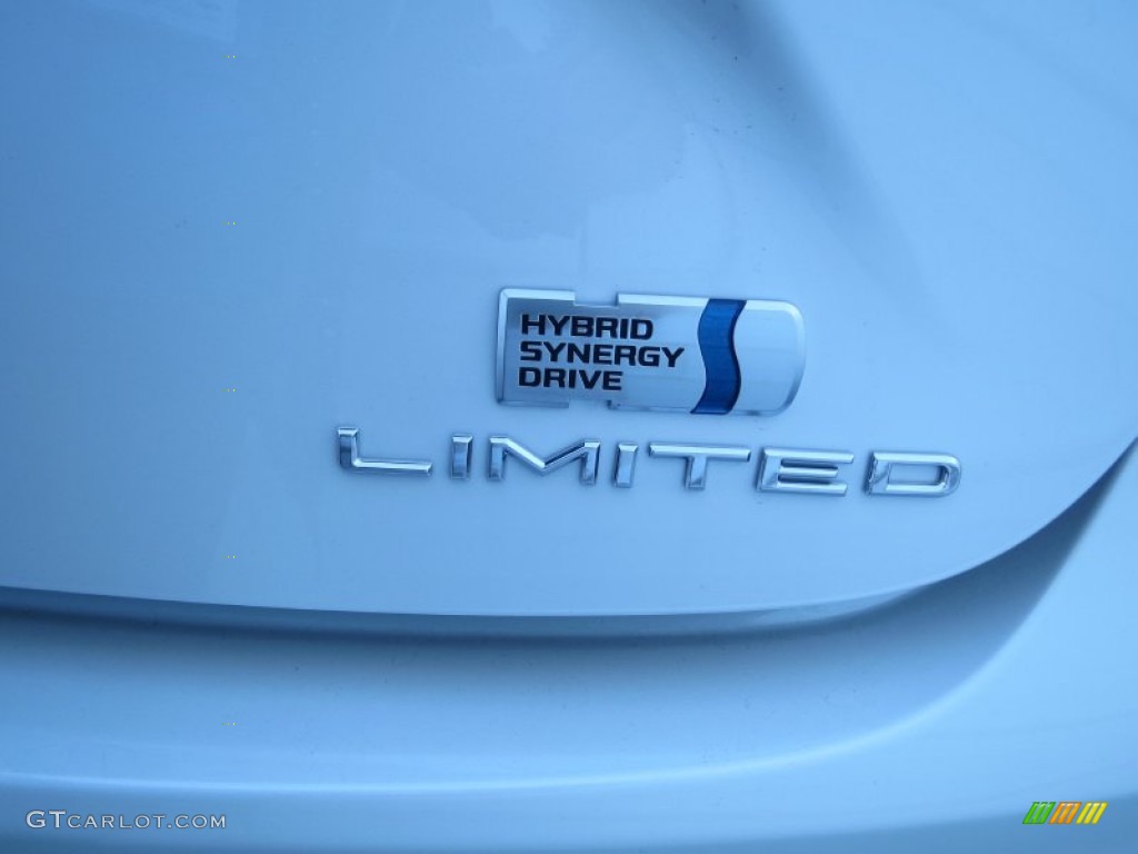 2013 Toyota Avalon Hybrid Limited Marks and Logos Photos