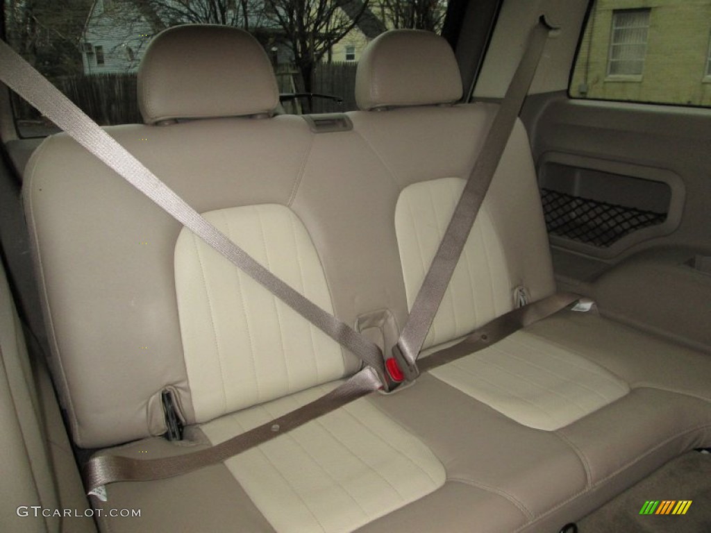2005 Mountaineer V6 Premier AWD - Ivory Parchment Tri-Coat / Medium Dark Parchment photo #20