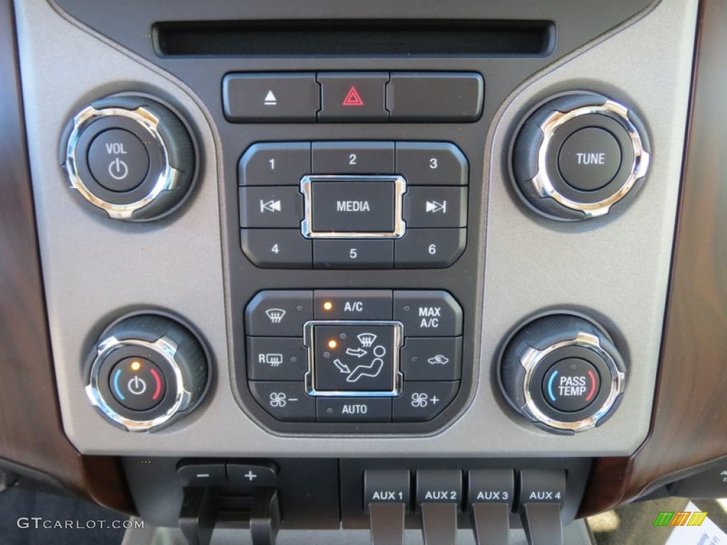 2013 Ford F350 Super Duty Lariat Crew Cab 4x4 Controls Photo #74924139