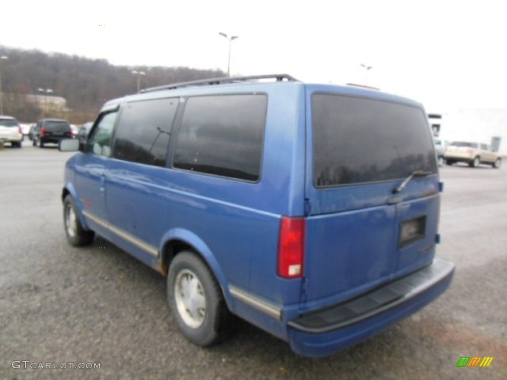 1996 Astro LS Passenger Van - Medium Stellar Blue Metallic / Blue photo #4