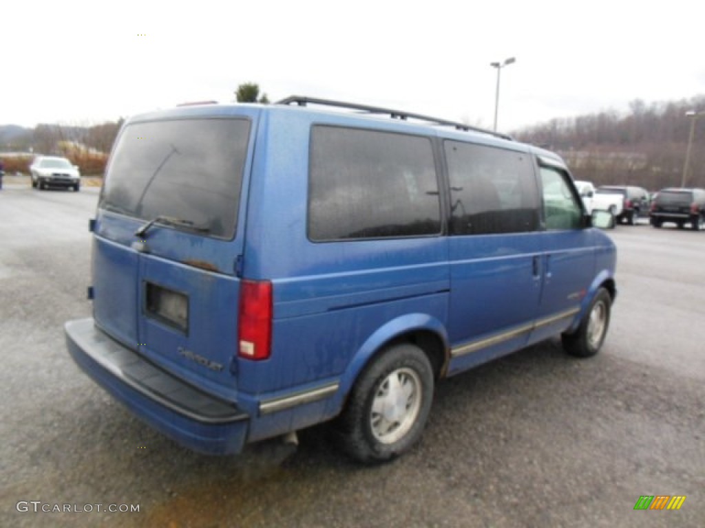 1996 Astro LS Passenger Van - Medium Stellar Blue Metallic / Blue photo #6