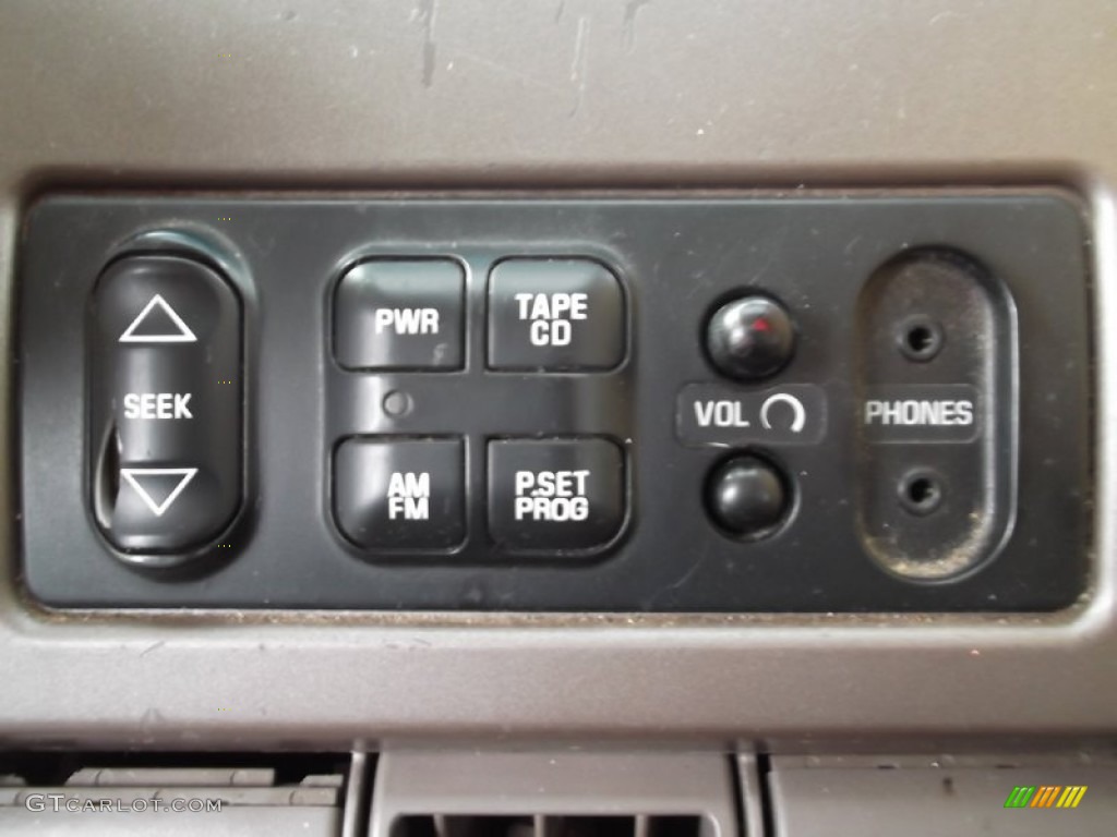 2002 Rendezvous CXL AWD - Bright White / Medium Oak photo #31