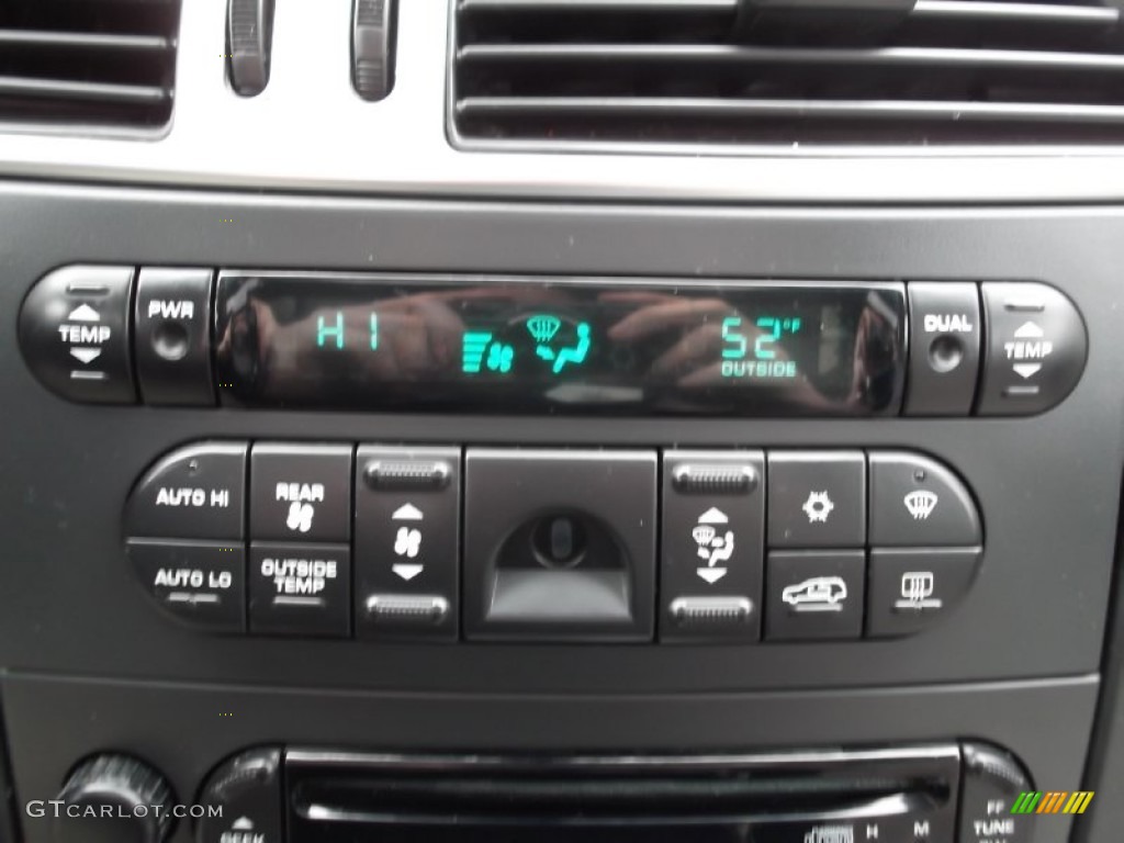 2004 Chrysler Pacifica AWD Controls Photo #74929174