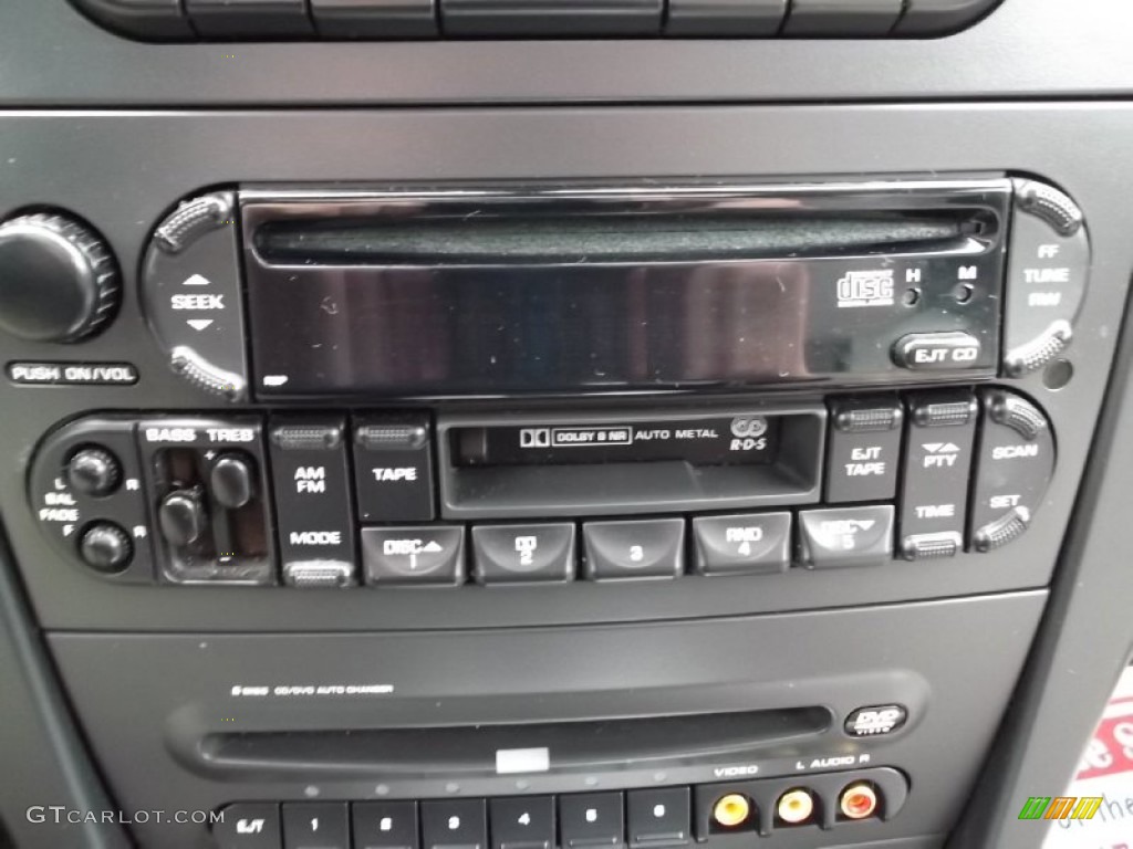 2004 Chrysler Pacifica AWD Audio System Photos