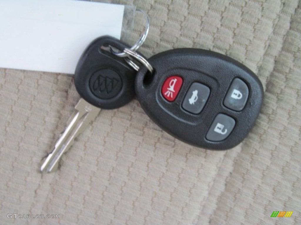 2009 Buick Lucerne CX Keys Photos