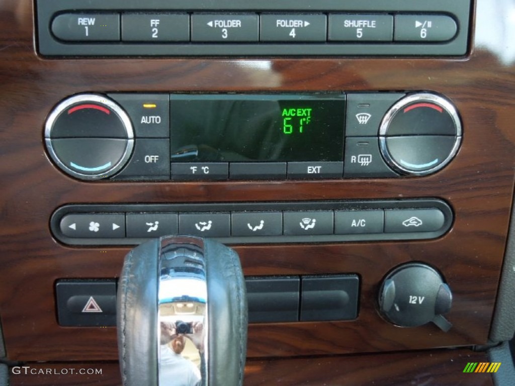 2008 Ford Taurus SEL Controls Photo #74935583