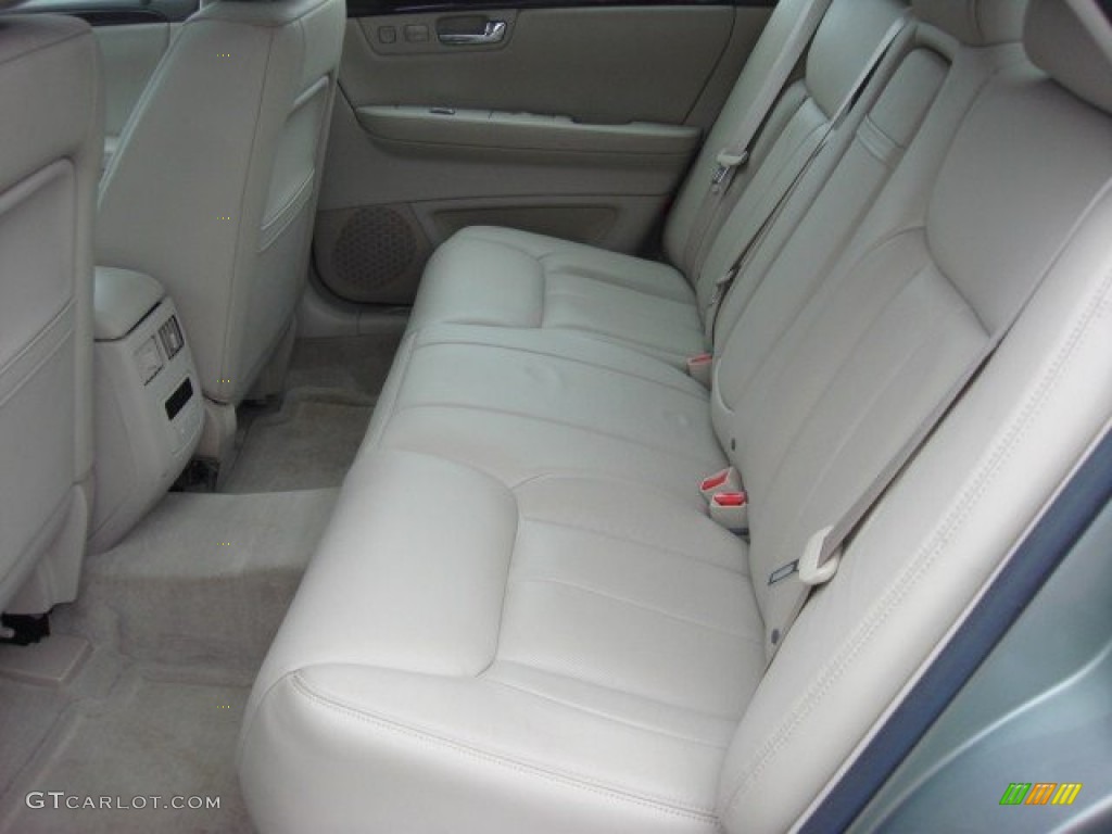 2006 Cadillac DTS Performance Rear Seat Photos