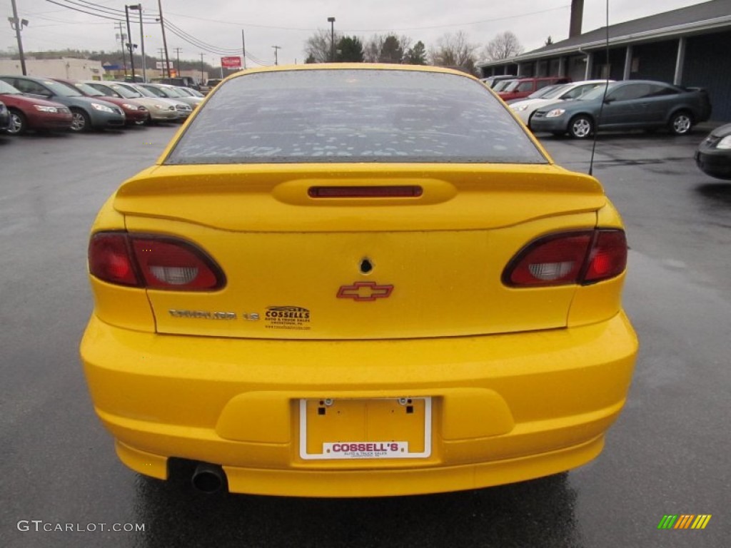 2002 Cavalier LS Sport Coupe - Yellow / Graphite photo #4
