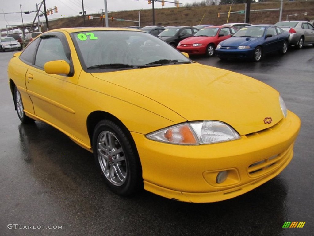 2002 Cavalier LS Sport Coupe - Yellow / Graphite photo #6