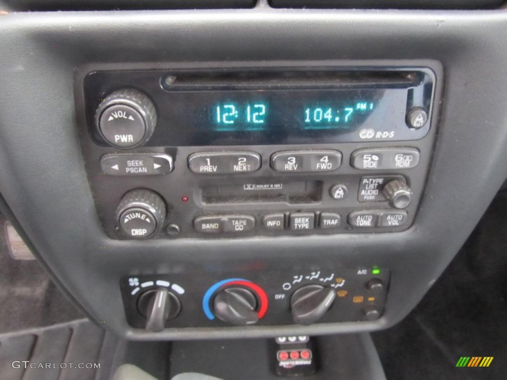 2002 Chevrolet Cavalier LS Sport Coupe Controls Photo #74948440
