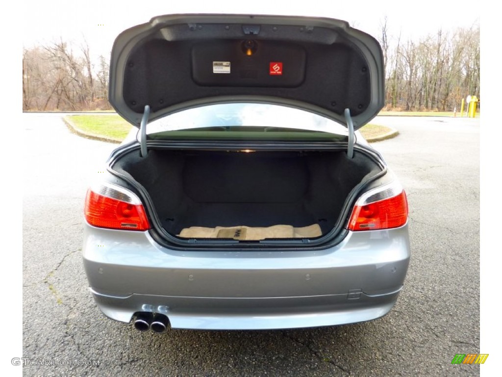 2007 BMW 5 Series 550i Sedan Trunk Photo #74952531