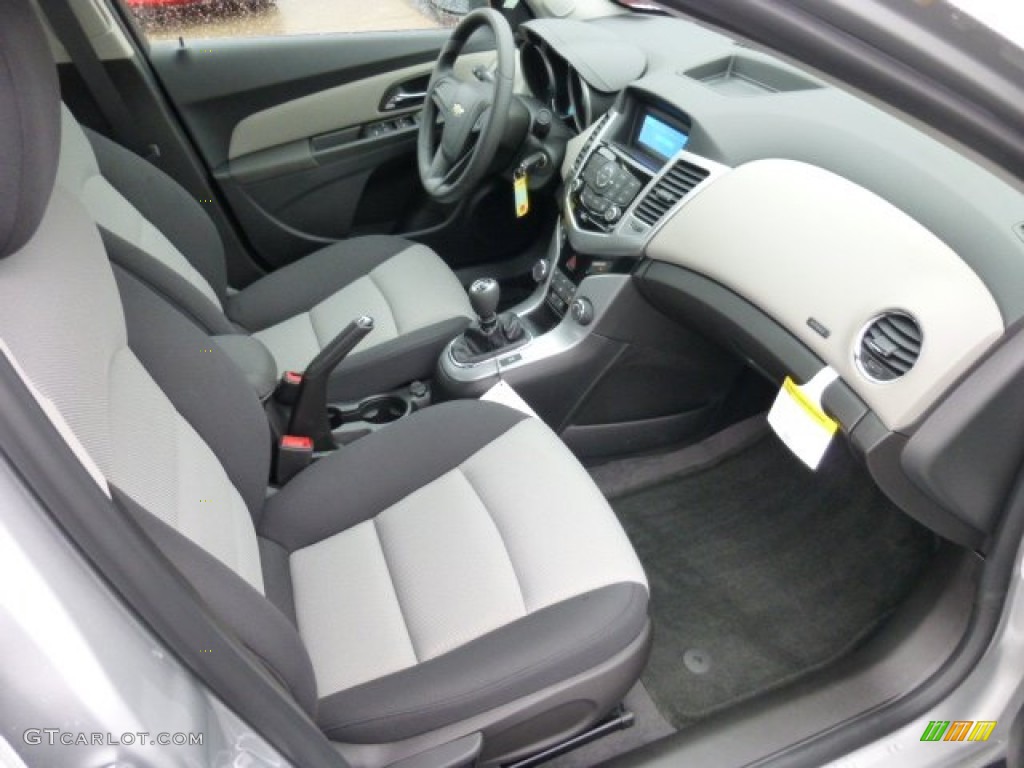 Jet Black/Medium Titanium Interior 2013 Chevrolet Cruze LS Photo #74953610