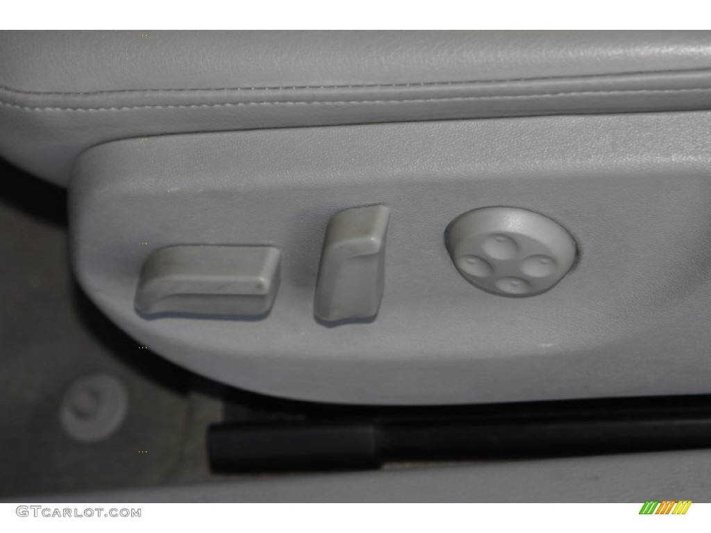 2008 A4 2.0T quattro Sedan - Light Silver Metallic / Light Gray photo #11