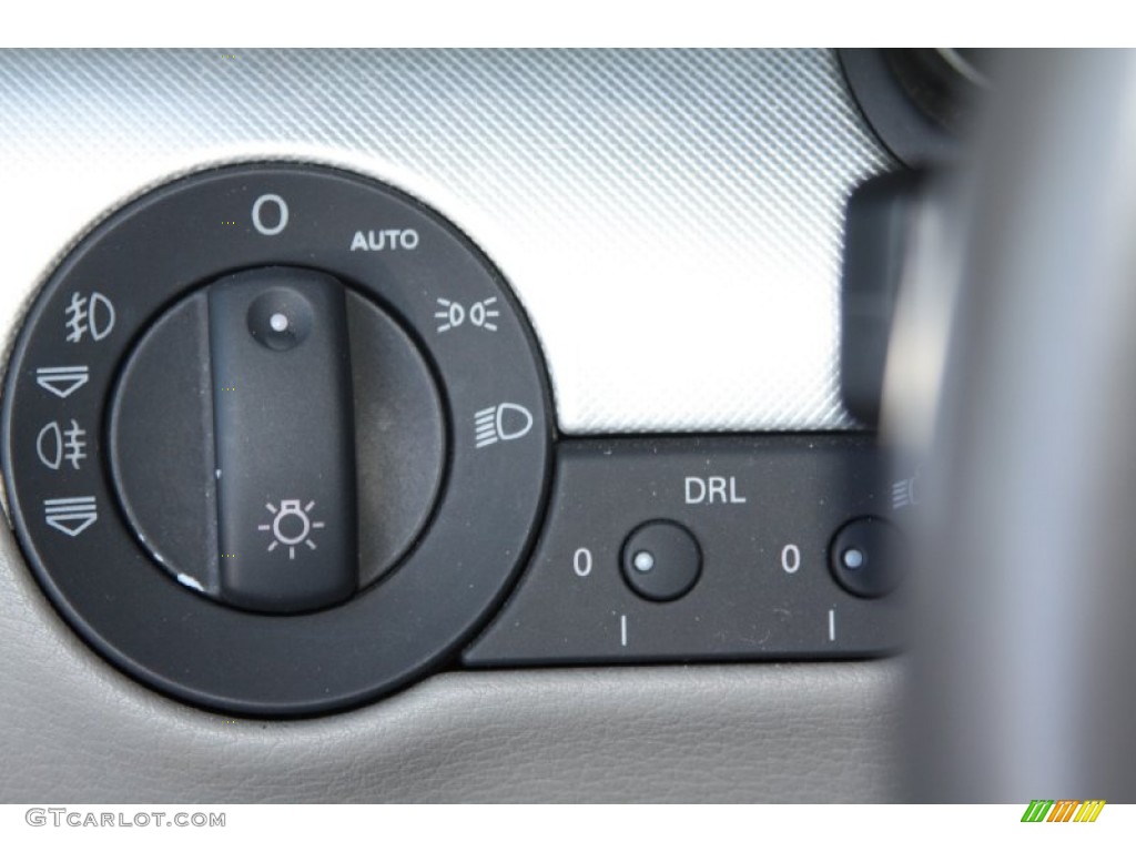 2008 A4 2.0T quattro Sedan - Light Silver Metallic / Light Gray photo #19