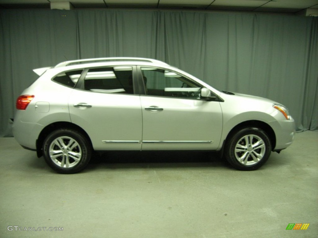 2012 Rogue SV AWD - Brilliant Silver / Black photo #5