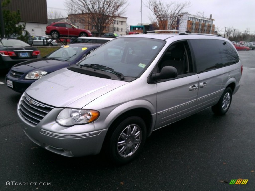 Bright Silver Metallic Chrysler Town & Country