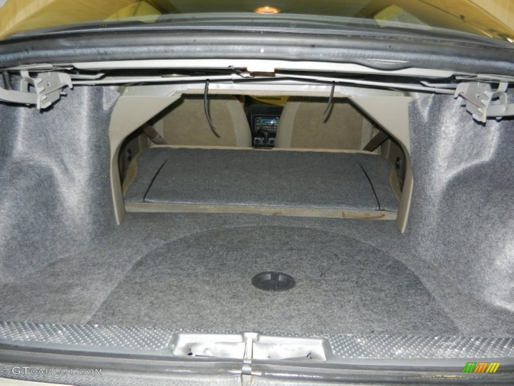 2002 Chevrolet Cavalier LS Sedan Trunk Photos