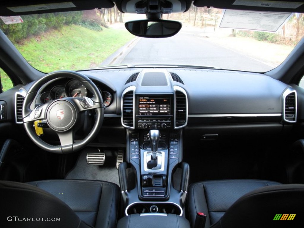 2011 Porsche Cayenne Standard Cayenne Model Black Dashboard Photo #74967547
