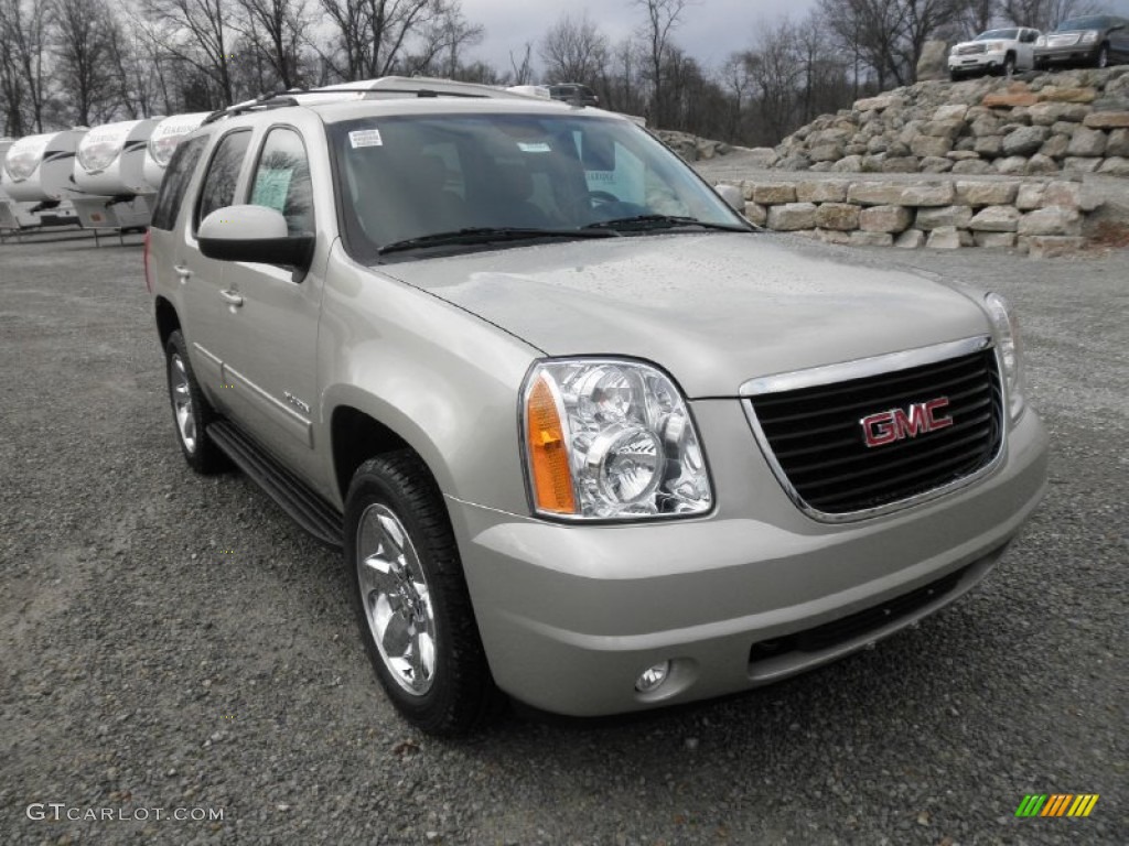 2013 Yukon SLE - Champagne Silver Metallic / Ebony photo #2