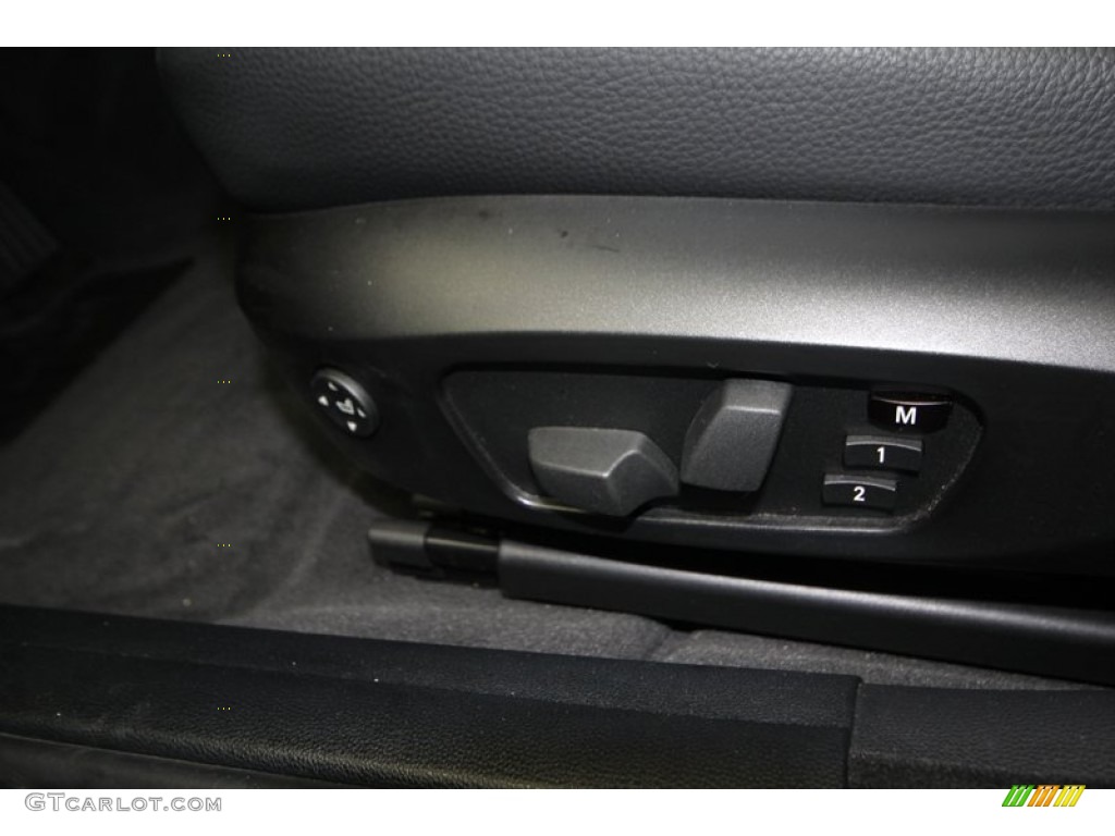 2010 3 Series 328i Sedan - Jet Black / Black photo #17