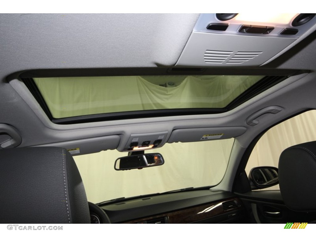 2010 3 Series 328i Sedan - Jet Black / Black photo #29