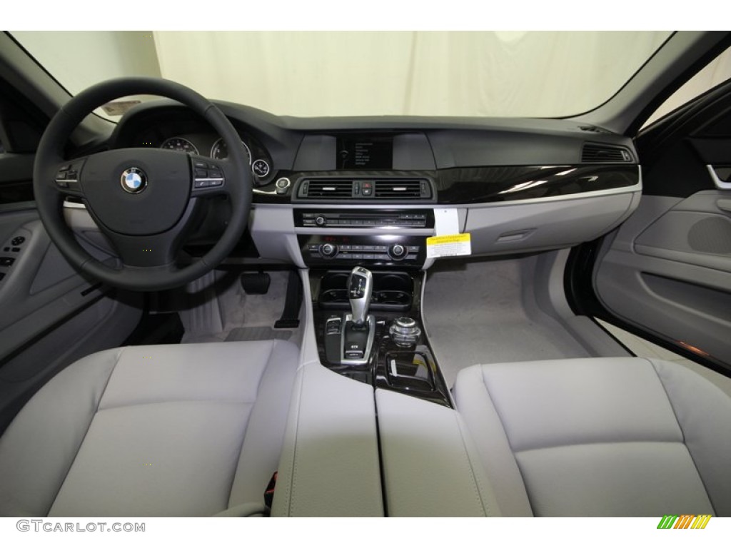 2013 BMW 5 Series 528i Sedan Everest Gray Dashboard Photo #74972170