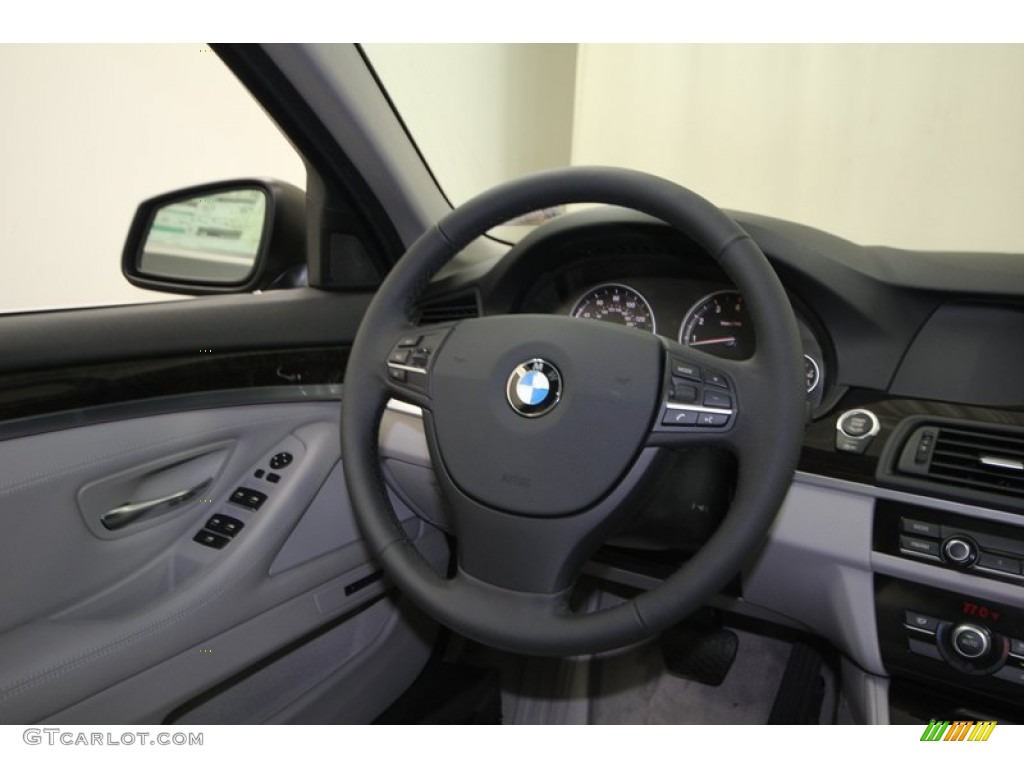 2013 BMW 5 Series 528i Sedan Everest Gray Steering Wheel Photo #74972269