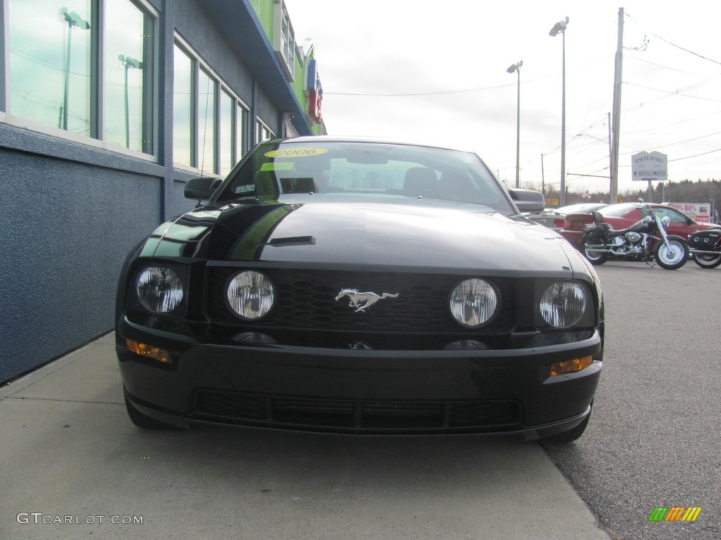 2006 Mustang GT Deluxe Coupe - Black / Dark Charcoal photo #8