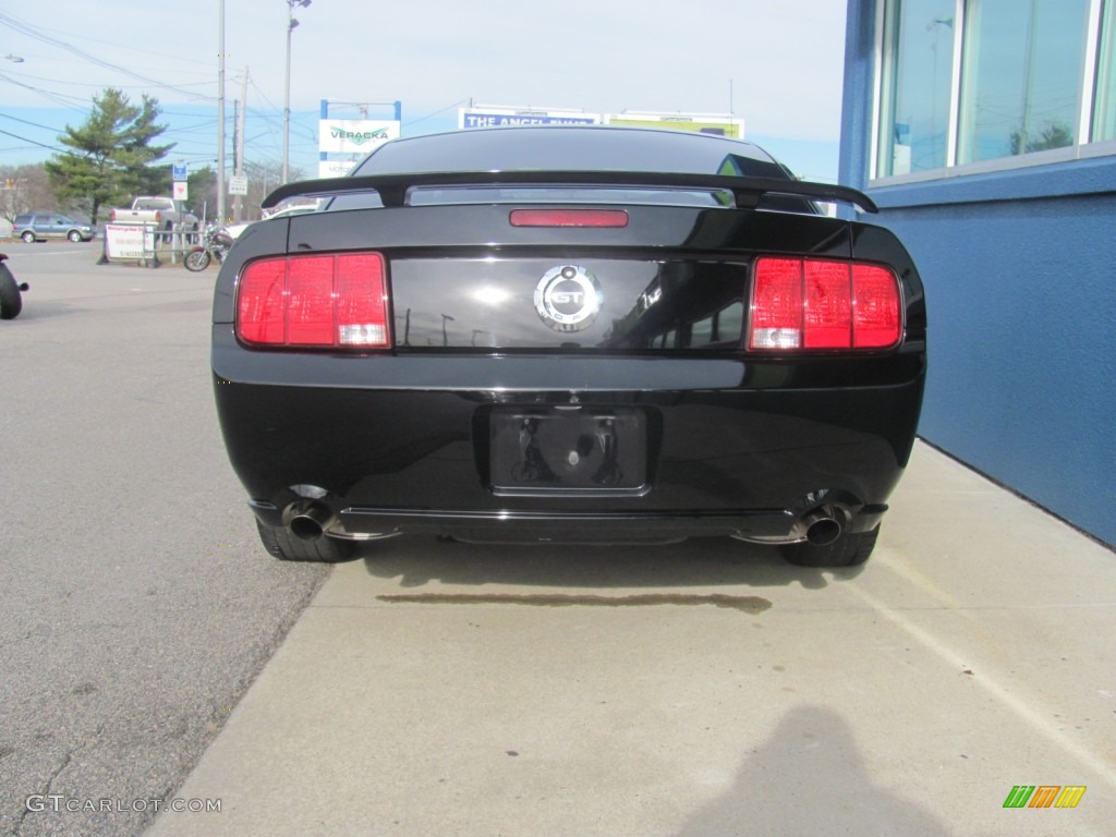 2006 Mustang GT Deluxe Coupe - Black / Dark Charcoal photo #9