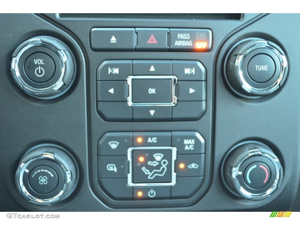 2013 Ford F150 XLT Regular Cab 4x4 Controls Photos