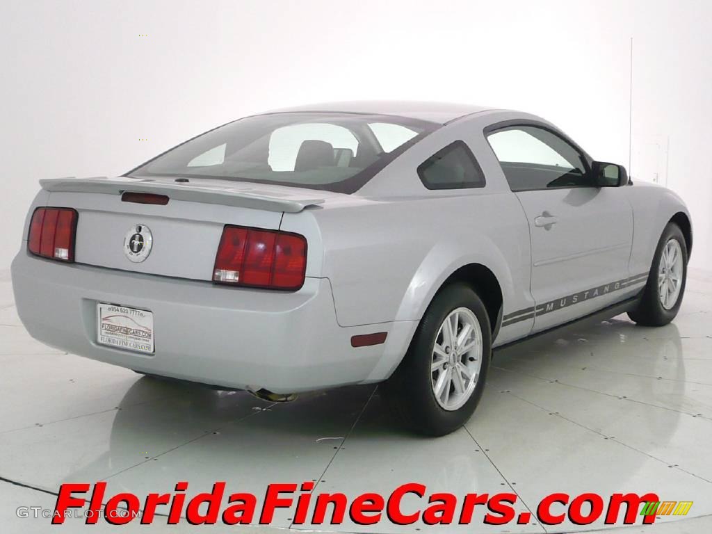 2007 Mustang V6 Deluxe Coupe - Satin Silver Metallic / Light Graphite photo #2