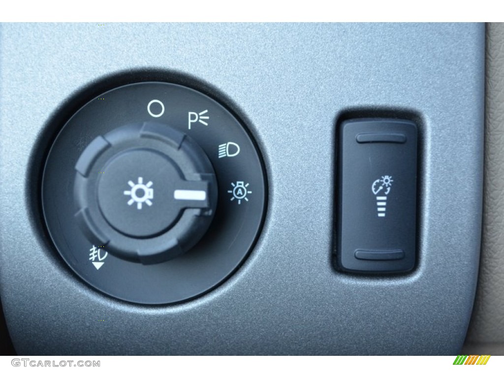 2013 Ford F250 Super Duty Lariat Crew Cab 4x4 Controls Photo #74978191