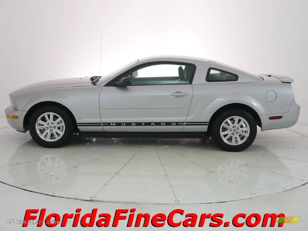 2007 Mustang V6 Deluxe Coupe - Satin Silver Metallic / Light Graphite photo #3