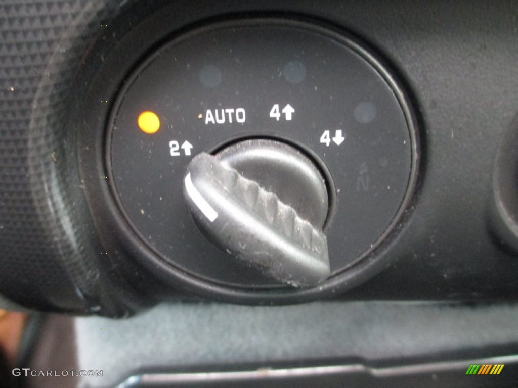 2006 GMC Envoy SLE 4x4 Controls Photo #74981032