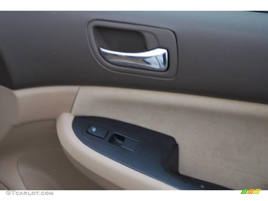 2007 Accord SE V6 Sedan - Taffeta White / Ivory photo #19