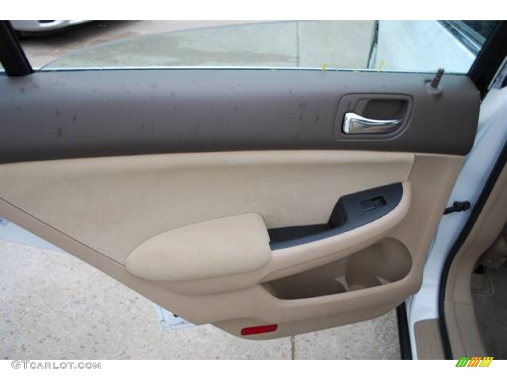 2007 Accord SE V6 Sedan - Taffeta White / Ivory photo #23
