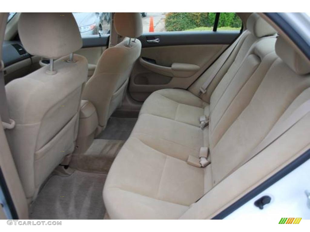2007 Accord SE V6 Sedan - Taffeta White / Ivory photo #25