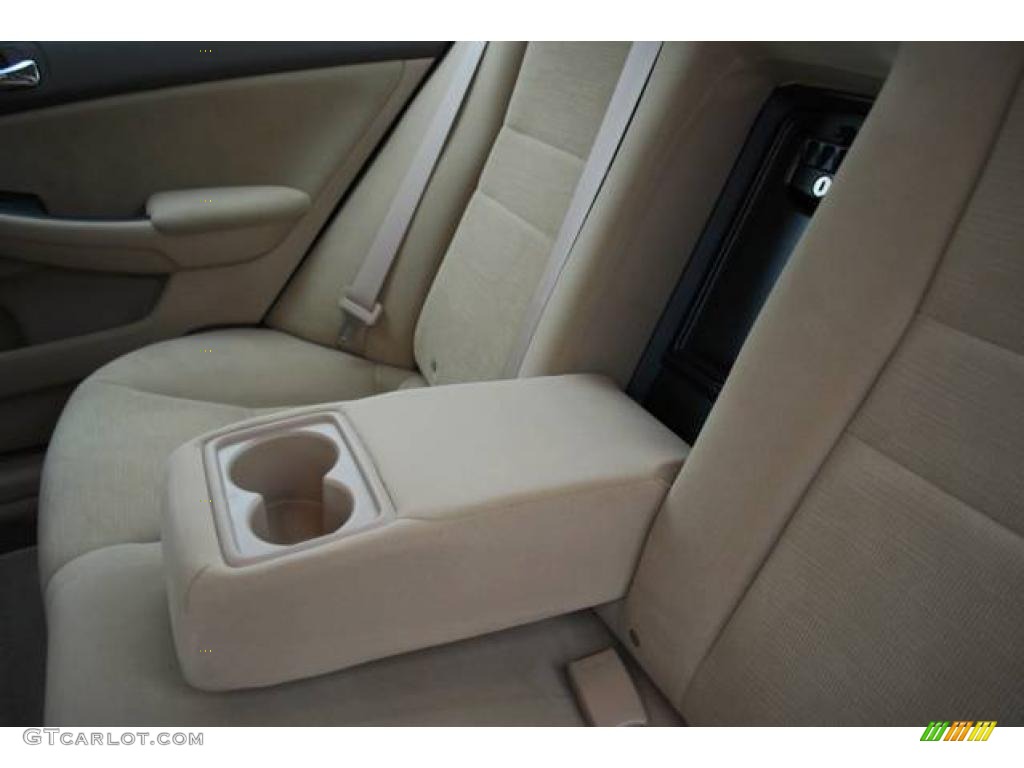2007 Accord SE V6 Sedan - Taffeta White / Ivory photo #27