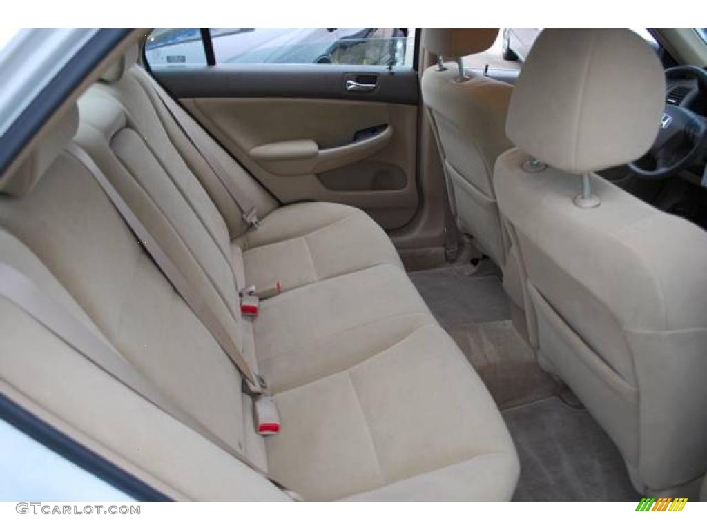 2007 Accord SE V6 Sedan - Taffeta White / Ivory photo #29