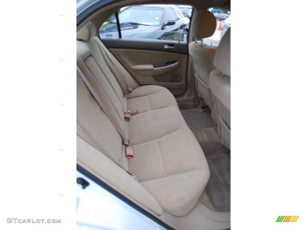 2007 Accord SE V6 Sedan - Taffeta White / Ivory photo #30