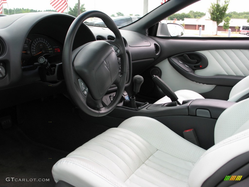 1999 Firebird 30th Anniversary Trans Am Coupe - Arctic White / White photo #16